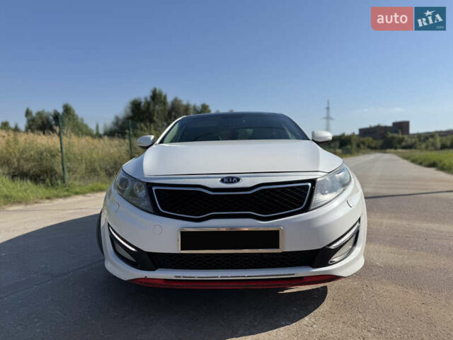 Киа Оптима 2012 в Коростене на Automoto.ua Белый Киа Оптима, объемом двигателя 2.4 л и пробегом 300 тыс. км за 8499 $, фото 1 на Automoto.ua