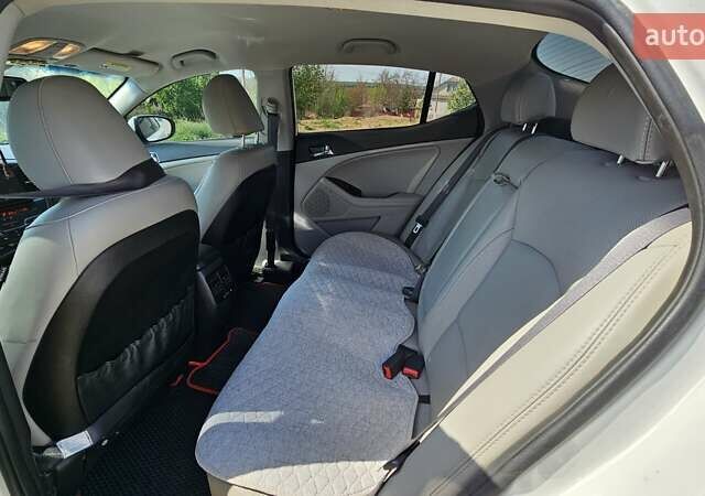 Білий Кіа Оптіма, об'ємом двигуна 2.4 л та пробігом 225 тис. км за 8000 $, фото 28 на Automoto.ua