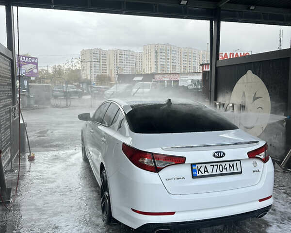 Белый Киа Оптима, объемом двигателя 2 л и пробегом 159 тыс. км за 11000 $, фото 1 на Automoto.ua