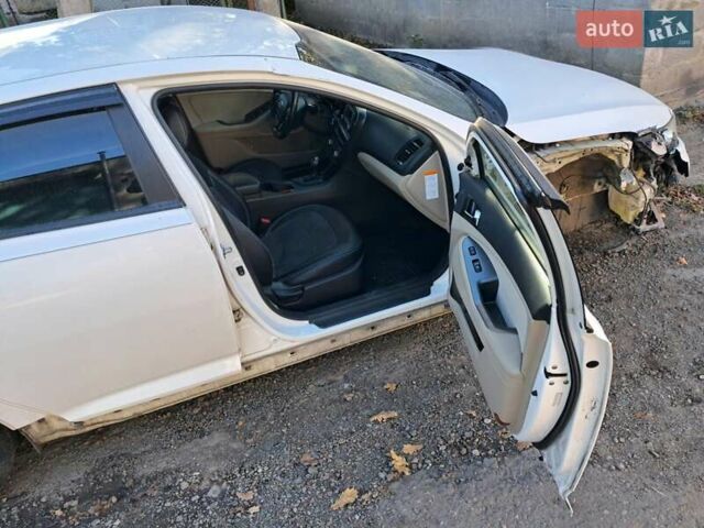 Білий Кіа Оптіма, об'ємом двигуна 2.36 л та пробігом 250 тис. км за 7800 $, фото 3 на Automoto.ua