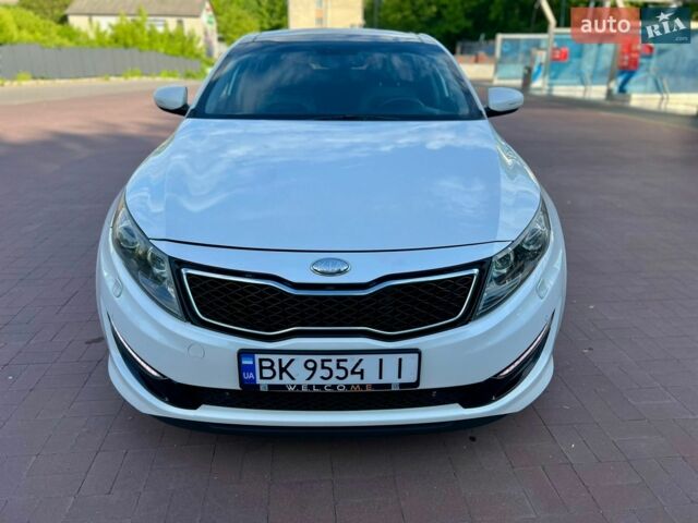 Белый Киа Оптима, объемом двигателя 1.69 л и пробегом 245 тыс. км за 9600 $, фото 4 на Automoto.ua