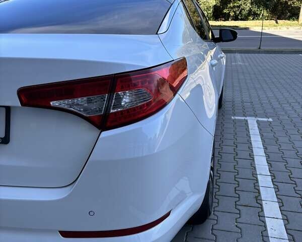 Белый Киа Оптима, объемом двигателя 2 л и пробегом 150 тыс. км за 9800 $, фото 8 на Automoto.ua