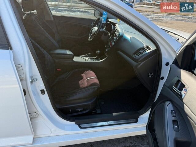 Белый Киа Оптима, объемом двигателя 2 л и пробегом 210 тыс. км за 9400 $, фото 8 на Automoto.ua