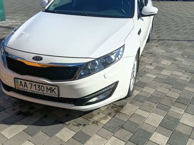 Білий Кіа Оптіма, об'ємом двигуна 2 л та пробігом 208 тис. км за 9500 $, фото 1 на Automoto.ua