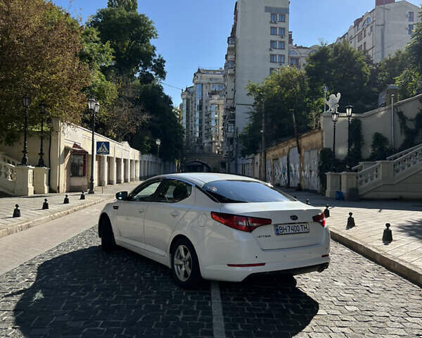 Белый Киа Оптима, объемом двигателя 2 л и пробегом 219 тыс. км за 9500 $, фото 3 на Automoto.ua