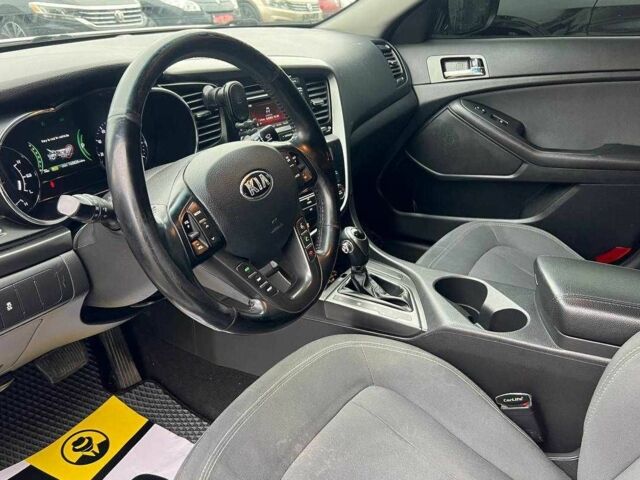 Білий Кіа Оптіма, об'ємом двигуна 2.4 л та пробігом 270 тис. км за 10000 $, фото 10 на Automoto.ua