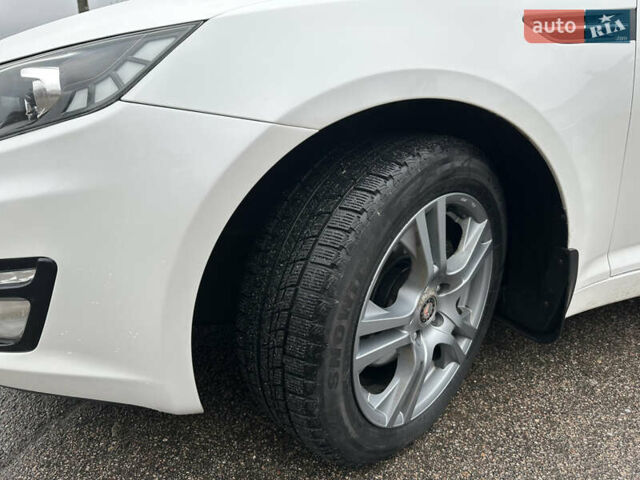 Білий Кіа Оптіма, об'ємом двигуна 2 л та пробігом 254 тис. км за 9999 $, фото 5 на Automoto.ua