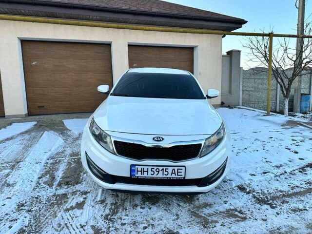 Белый Киа Оптима, объемом двигателя 2 л и пробегом 223 тыс. км за 8500 $, фото 1 на Automoto.ua