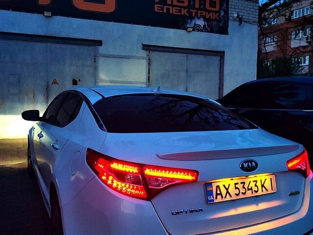 Кіа Оптіма 2012 у Харкові на Automoto.ua Білий Кіа Оптіма, об'ємом двигуна 2.4 л та пробігом 208 тис. км за 8999 $, фото 9 на Automoto.ua