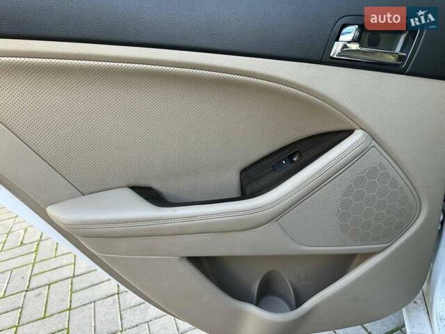 Белый Киа Оптима, объемом двигателя 2.4 л и пробегом 220 тыс. км за 9490 $, фото 12 на Automoto.ua