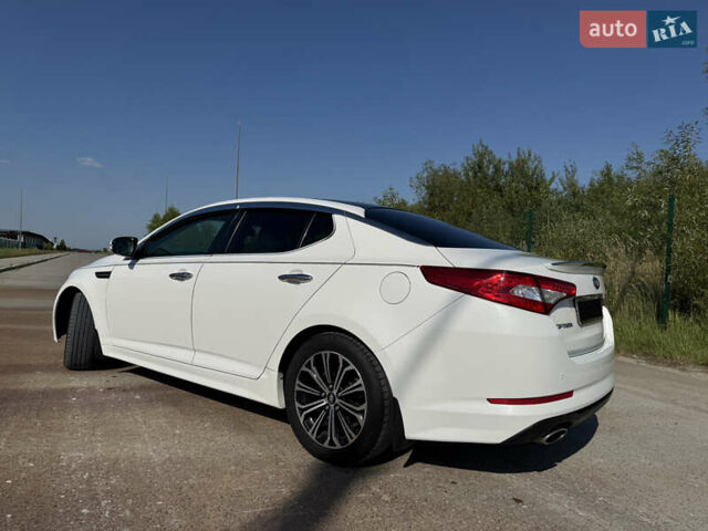 Киа Оптима 2012 в Коростене на Automoto.ua Белый Киа Оптима, объемом двигателя 2.4 л и пробегом 300 тыс. км за 8499 $, фото 4 на Automoto.ua