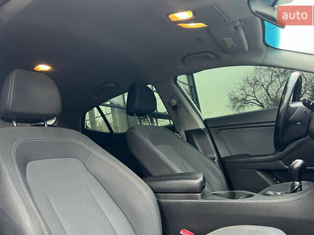 Білий Кіа Оптіма, об'ємом двигуна 2.36 л та пробігом 270 тис. км за 10000 $, фото 18 на Automoto.ua