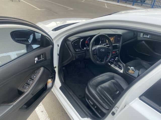 Белый Киа Оптима, объемом двигателя 2 л и пробегом 290 тыс. км за 6999 $, фото 4 на Automoto.ua