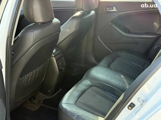 Белый Киа Оптима, объемом двигателя 2 л и пробегом 222 тыс. км за 9440 $, фото 7 на Automoto.ua