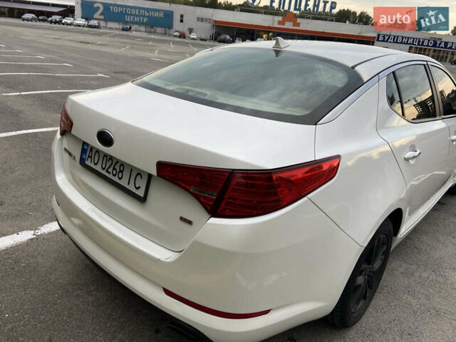 Білий Кіа Оптіма, об'ємом двигуна 2.4 л та пробігом 260 тис. км за 7800 $, фото 5 на Automoto.ua