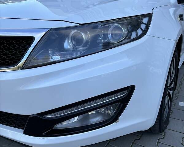 Белый Киа Оптима, объемом двигателя 2 л и пробегом 150 тыс. км за 9800 $, фото 3 на Automoto.ua