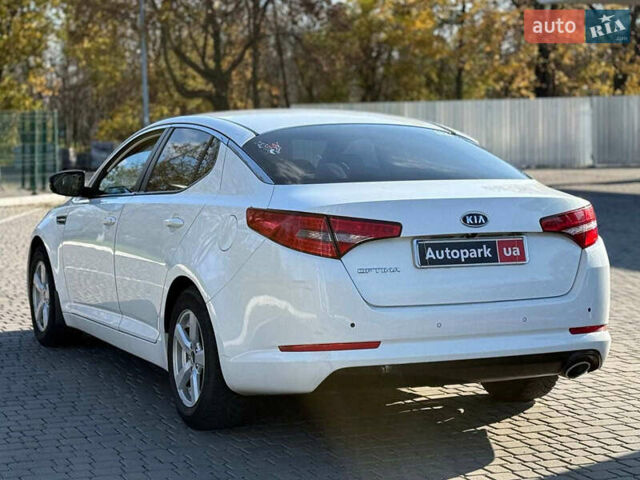 Білий Кіа Оптіма, об'ємом двигуна 2 л та пробігом 222 тис. км за 9440 $, фото 17 на Automoto.ua