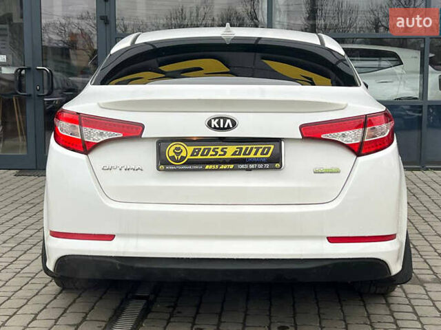Білий Кіа Оптіма, об'ємом двигуна 2.36 л та пробігом 270 тис. км за 10000 $, фото 5 на Automoto.ua