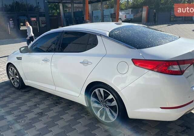 Белый Киа Оптима, объемом двигателя 2 л и пробегом 293 тыс. км за 7900 $, фото 1 на Automoto.ua