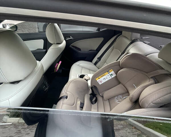 Белый Киа Оптима, объемом двигателя 2 л и пробегом 180 тыс. км за 7900 $, фото 13 на Automoto.ua
