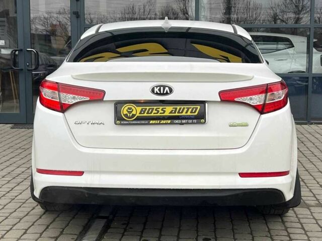 Білий Кіа Оптіма, об'ємом двигуна 2.4 л та пробігом 270 тис. км за 10000 $, фото 5 на Automoto.ua