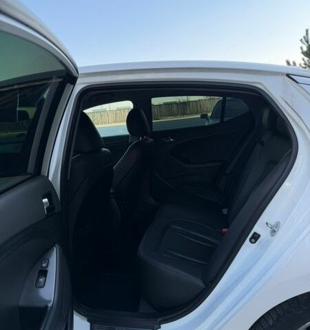 Білий Кіа Оптіма, об'ємом двигуна 2 л та пробігом 187 тис. км за 10900 $, фото 9 на Automoto.ua