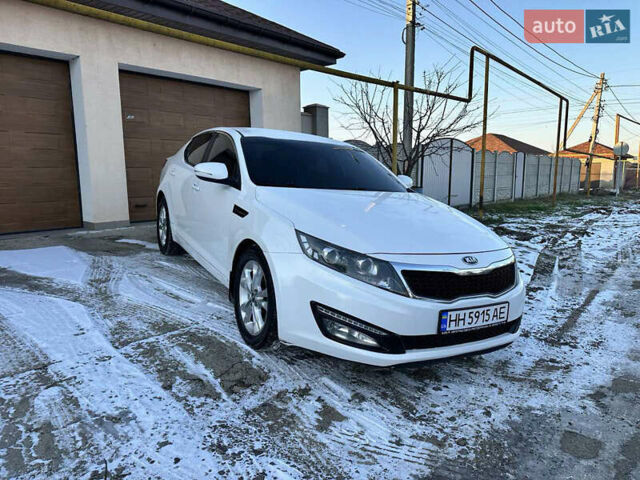 Белый Киа Оптима, объемом двигателя 2 л и пробегом 223 тыс. км за 8500 $, фото 2 на Automoto.ua