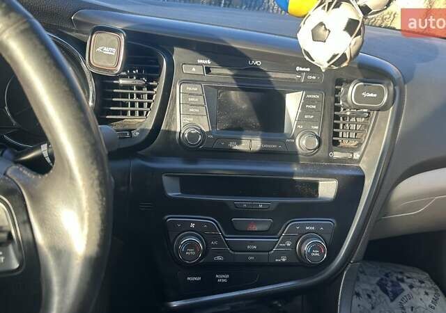 Білий Кіа Оптіма, об'ємом двигуна 2.36 л та пробігом 250 тис. км за 7800 $, фото 9 на Automoto.ua