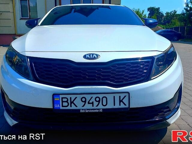 Белый Киа Оптима, объемом двигателя 2.4 л и пробегом 214 тыс. км за 9800 $, фото 1 на Automoto.ua