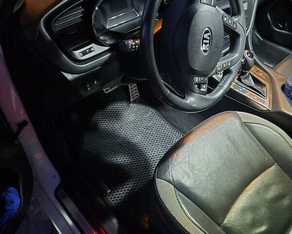 Белый Киа Оптима, объемом двигателя 2 л и пробегом 85 тыс. км за 12500 $, фото 12 на Automoto.ua