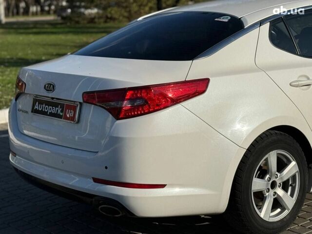 Белый Киа Оптима, объемом двигателя 2 л и пробегом 222 тыс. км за 9440 $, фото 13 на Automoto.ua