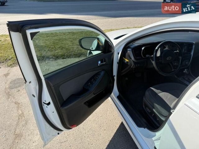 Білий Кіа Оптіма, об'ємом двигуна 2.36 л та пробігом 279 тис. км за 8500 $, фото 12 на Automoto.ua