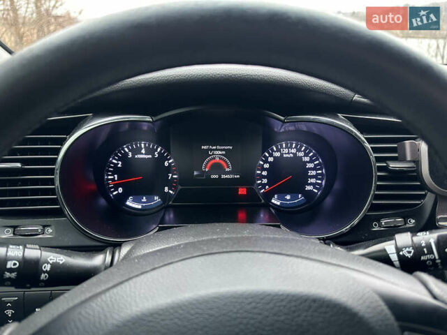 Білий Кіа Оптіма, об'ємом двигуна 2 л та пробігом 254 тис. км за 9999 $, фото 9 на Automoto.ua
