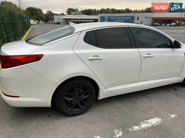 Білий Кіа Оптіма, об'ємом двигуна 2.4 л та пробігом 260 тис. км за 7800 $, фото 4 на Automoto.ua