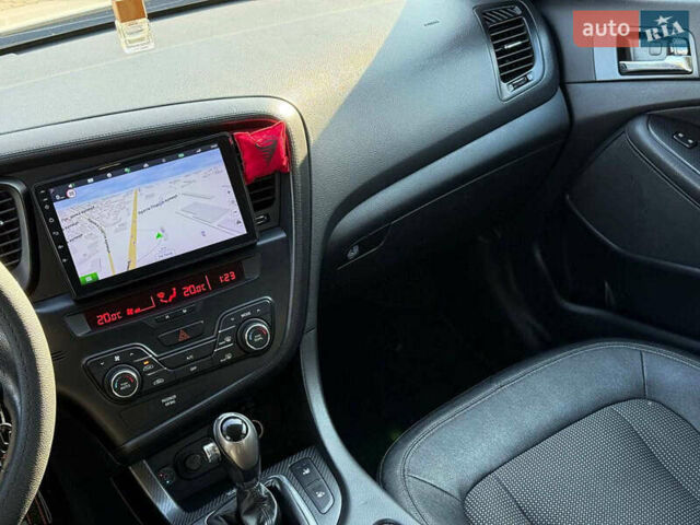 Білий Кіа Оптіма, об'ємом двигуна 2 л та пробігом 222 тис. км за 9440 $, фото 8 на Automoto.ua