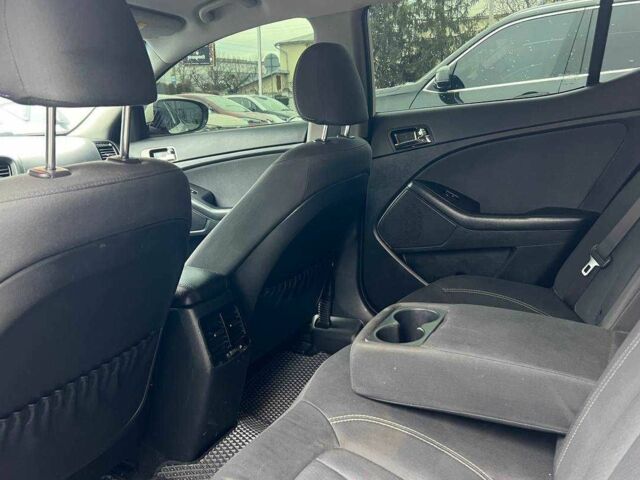 Білий Кіа Оптіма, об'ємом двигуна 2.4 л та пробігом 270 тис. км за 10000 $, фото 19 на Automoto.ua