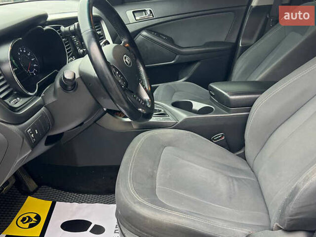 Білий Кіа Оптіма, об'ємом двигуна 2.36 л та пробігом 270 тис. км за 10000 $, фото 8 на Automoto.ua