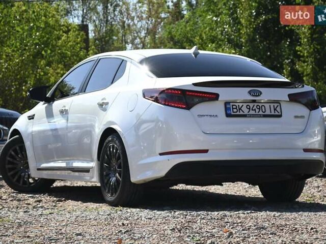 Білий Кіа Оптіма, об'ємом двигуна 2.36 л та пробігом 215 тис. км за 8850 $, фото 10 на Automoto.ua