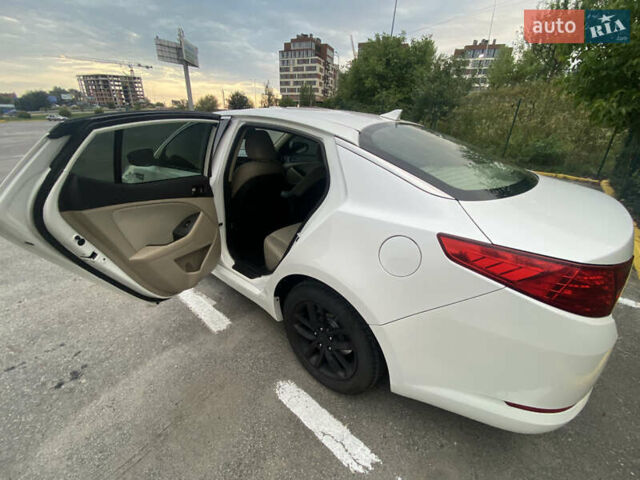 Білий Кіа Оптіма, об'ємом двигуна 2.4 л та пробігом 260 тис. км за 7800 $, фото 14 на Automoto.ua
