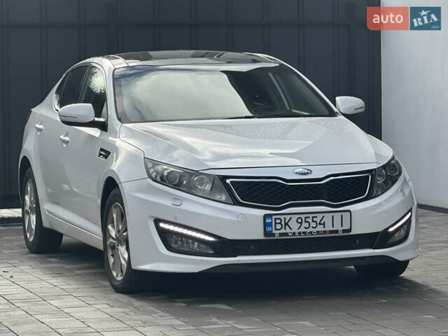 Белый Киа Оптима, объемом двигателя 1.69 л и пробегом 248 тыс. км за 9999 $, фото 3 на Automoto.ua
