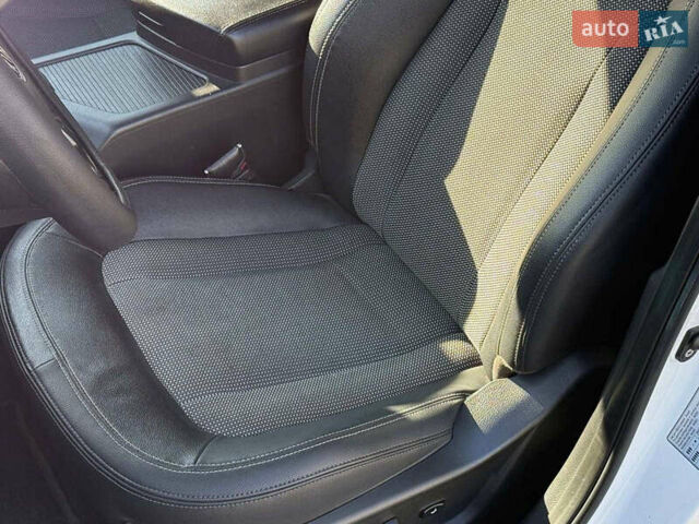 Білий Кіа Оптіма, об'ємом двигуна 2 л та пробігом 222 тис. км за 9440 $, фото 6 на Automoto.ua