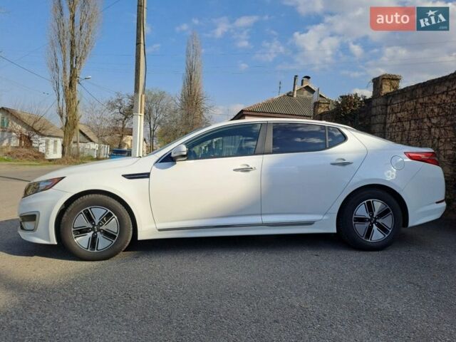 Белый Киа Оптима, объемом двигателя 2.36 л и пробегом 210 тыс. км за 9999 $, фото 7 на Automoto.ua