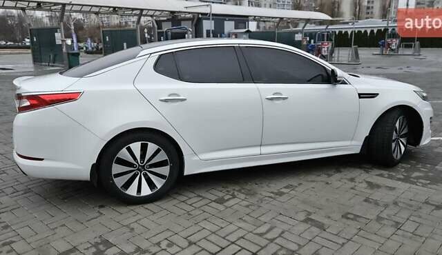 Білий Кіа Оптіма, об'ємом двигуна 2.36 л та пробігом 162 тис. км за 8750 $, фото 5 на Automoto.ua