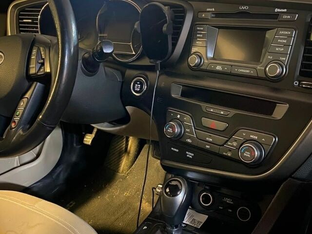 Белый Киа Оптима, объемом двигателя 2.4 л и пробегом 160 тыс. км за 9600 $, фото 10 на Automoto.ua