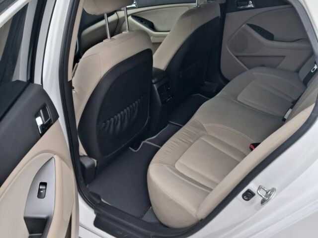 Білий Кіа Оптіма, об'ємом двигуна 2.4 л та пробігом 185 тис. км за 8300 $, фото 7 на Automoto.ua