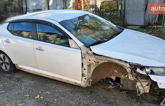 Білий Кіа Оптіма, об'ємом двигуна 2.36 л та пробігом 250 тис. км за 7800 $, фото 4 на Automoto.ua