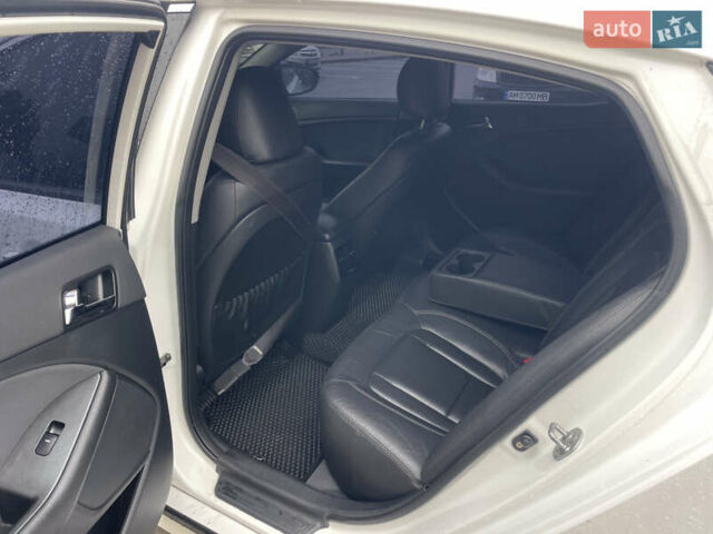 Белый Киа Оптима, объемом двигателя 2.4 л и пробегом 302 тыс. км за 8500 $, фото 18 на Automoto.ua