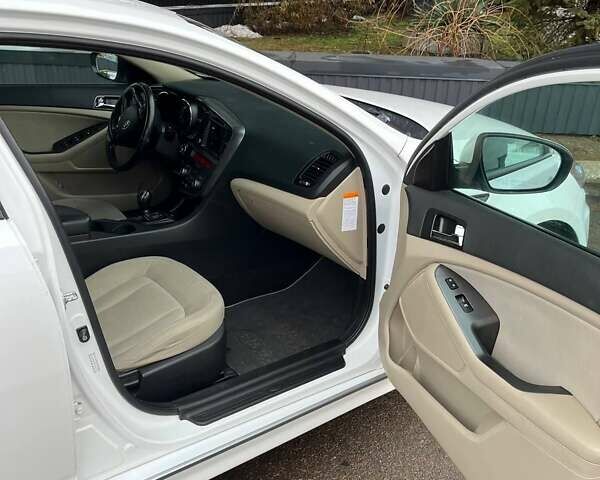 Белый Киа Оптима, объемом двигателя 2.36 л и пробегом 193 тыс. км за 8300 $, фото 15 на Automoto.ua