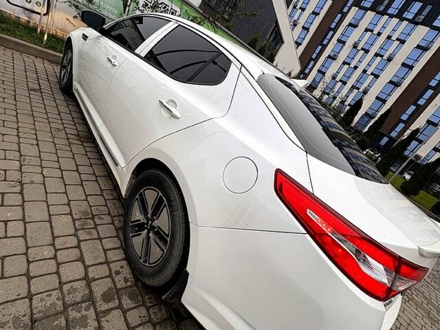 Белый Киа Оптима, объемом двигателя 2.4 л и пробегом 270 тыс. км за 8000 $, фото 5 на Automoto.ua