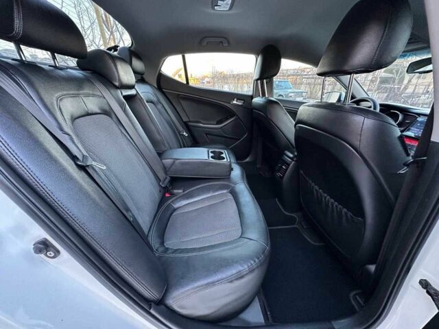Белый Киа Оптима, объемом двигателя 2 л и пробегом 223 тыс. км за 8500 $, фото 8 на Automoto.ua